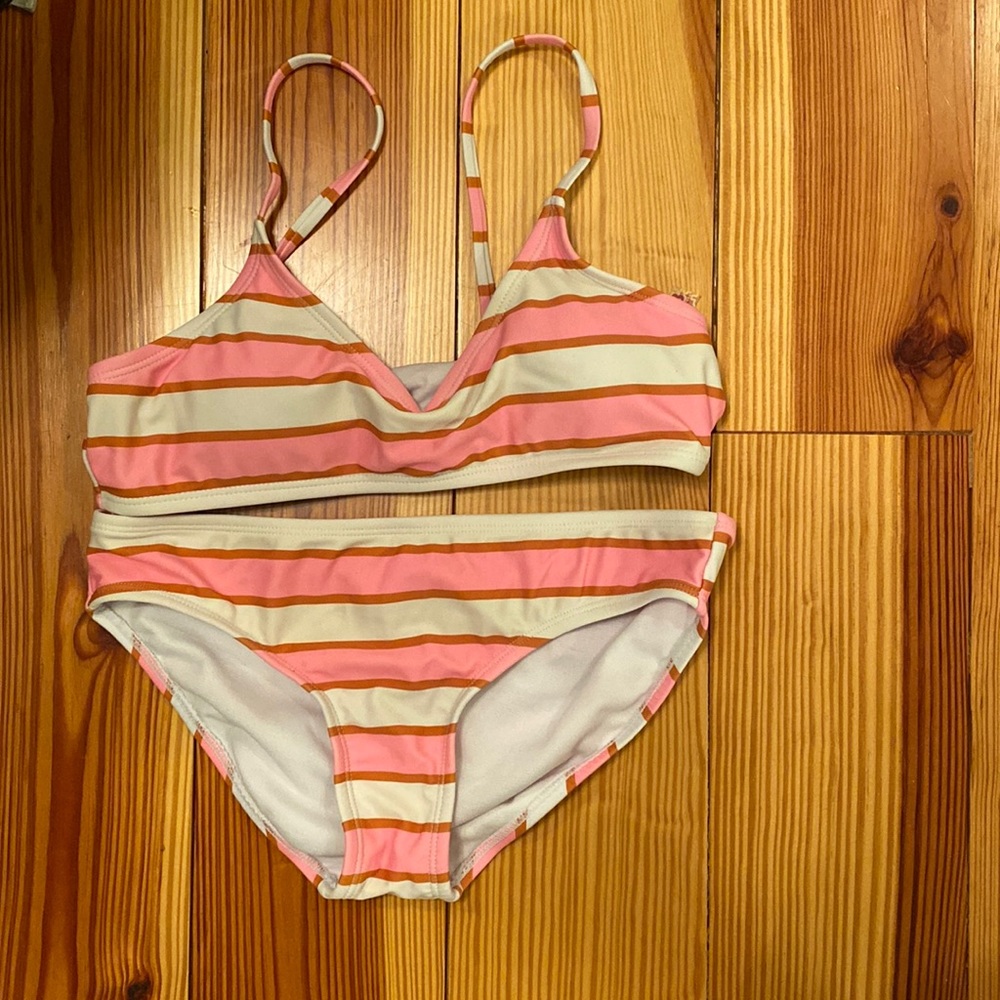 dillards kids large bathing suit in great condition !!